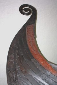Teil eines Drachenbootes im Wikingerschiffmuseum „Vikingskiphuset“ (Bild: Oliver Richter)