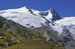 Im Rahmen der Hochtour „Venedigerkrone“ können an einem Tag fünf Dreitausender bestiegen werden, darunter auch der Großvenediger. - Foto: TVB Osttirol 