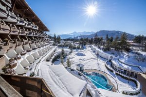 Außenfassade bei strahlender Wintersonne. - Foto: Krumers Alpin Resort & SPA