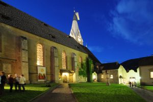 In Begleitung eines „Nachtwächters“ führt zur Abendstunde ein besonderer Rundgang quer durch Brixens alte Mauern. Die Stadt ist voll von Orten mit besonderer Ausstrahlung.