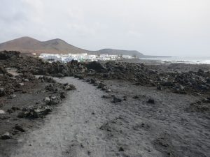 Lanzarote ist bekannt für seine Lavastrände.