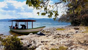 Unterwegs auf dem Kivu-See - los geht's.