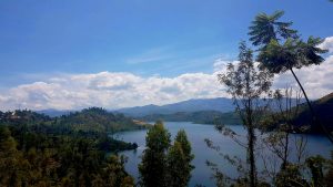 Der Blick von der Terasse der Pension Home Saint Jean auf den Kivu-See.