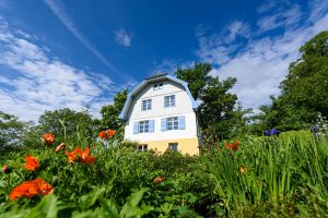 Im „Münter-Haus“ ist immer noch Gabriele Münters umfangreiche Volkskunst-Sammlung zu sehen. Das Haus in der Kottmüllerallee diente den Murnauer Expressionisten lange Zeit als Treffpunkt. - Foto: Wolfgang Ehn