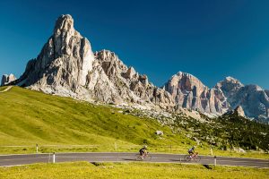 Auf den Spuren der Profis können Rennradfahrer unweit von Cortina d’Ampezzo entfernt wandeln. Der Gebirgspass Passo Giau ist Teil des berühmten Etappenrennens Giro d’Italia. - Foto: Diego Gaspari Bandion