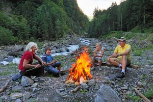 Stärkung im Aktivurlaub – 16 Picknickplätze gibt’s entlang der Wanderrouten rund um Engelberg. - Foto: Engelberg-Titlis Tourismus / Christian Perret