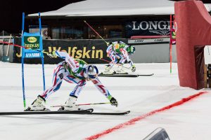 Spannender Direktvergleich – beim nächtlichen Parallel-Riesenslalom in Alta Badia geht es für die Athleten zeitgleich die Piste hinunter. - Foto: Jan-Andrè Sorarù