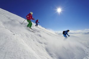 Abenteuerlich: Mit Skiguides geht es die coolsten Hänge hinunter. - Foto: Norbert Eisele-Hein