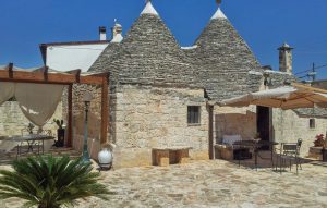 Renovierter Trullo aus Stein in der Nähe von Alberobello. Foto: NOVASOL Ferienhausvermittlung/Holidu.de