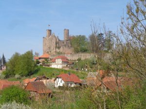 Die Burg Hanstein in Bornhagen gilt als die schönste Burgruine in Mitteldeutschland und prägt mit seiner unverkennbaren Silhouette das Bild des Eichfeldes. – Foto: Dieter Warnick 