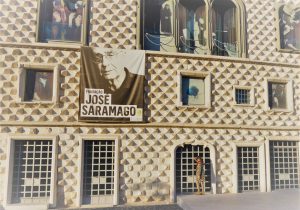 In der Casa dos Bicos residiert die José Saramago Stiftung, die von dem Schriftsteller und Nobelpreisträger José de Sousa Saramago (1922-2010) ins Leben gerufen wurde und die der Förderung der Kultur in Portugal dient.