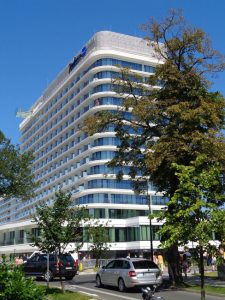 Erst von einigen Wochen hat dieses Fünf-Sterne-Nobelhotel mit 800 Betten geöffnet. Es befindet sich in unmittelbarer Nähe zum Strand. - Foto: Dieter Warnick