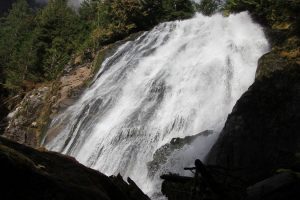 Direkter Blick auf die Chatterbox-Wasserfälle.