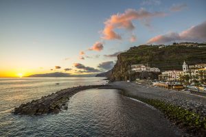 Sonnenuntergang in Ponta do Sol, der idyllischen Kleinstadt auf Madeira. – Foto: Greg Snell