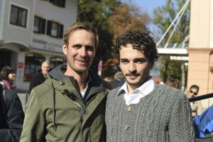 Im Jahr 1980 wurden die Hauptrollen erstmals mit zwei gleichberechtigten Darstellern besetzt. Frederik Mayet (links) spielte 2010 den Jesus schon einmal, und gibt ihn im Jahr 2020 erneut, während Rochus Rückel zum ersten Mal als Jesus auf der Bühne steht. – Foto: Gabriela Neeb