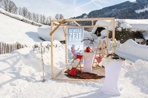 Phantasievolle Pop-Up-Stores laden auf Zauchensees Skihütten zum Shoppen ein. - Foto: Altenmarkt-Zauchensee Tourismus