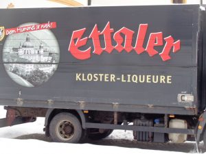 Das Ettaler Klosterbier genießt einen ausgezeichneten Ruf; die Brauerei kann auf eine über 400 Jahre ununterbrochene Braugeschichte zurückblicken. - Foto: Dieter Warnick