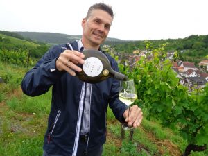 Marketingleiter Michael Spies von der Winzergenossenschaft Beckstein freut sich auf ein Gläschen Silvaner. – Foto: Dieter Warnick