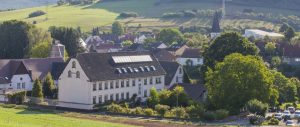 Inmitten von Wiesen, Wald und Feldern liegt das Landidyllhotel Klostermühle in Münchweiler an der Alsenz. – Foto: Michael Meyer Photographie