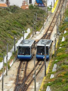 Mit der Standseilbahn, dem Elevador, kommt man als Fußgänger bequem von unten nach oben und umgekehrt.