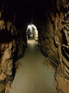 Der von Alexander von Humboldt gegründete Friedrich-Wilhelm-Stollen reicht 1000 Meter in den Berg hinein. – Foto: Dieter Warnick