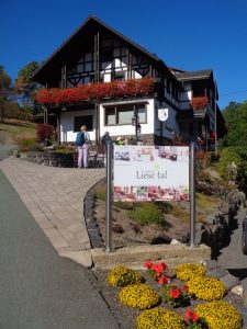 Idyllisch und abgeschieden gelegen ist das Landhaus der Familie Dollberg im gleichnamigen Liesetal. – Foto: Dieter Warnick