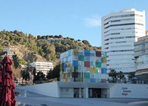 Das Museo Pompidou an der Costa del Sol kann man besuchen kann, wenn man das Centro de Arte Contemporáneo de Málaga (CAC), ein Museum für zeitgenössische Kunst, das Museo Picasso, welches 204 Werke des Künstlers aus einer Erbenschenkung besitzt, und das Museo Carmen Thyssen mit dem Schwerpunkt auf der Kunst des 19. Jahrhunderts gesehen hat.