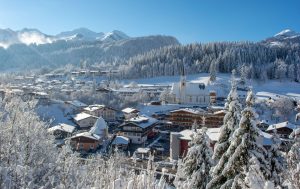 Fieberbrunn ist ein Dorf wie aus dem Bilderbuch. Die Marktgemeinde liegt im Tal der Fieberbrunner Ache zwischen den Kitzbüheler Alpen im Süden und westlichen Ausläufern der Leoganger Steinberge. – Foto: Petra Astner