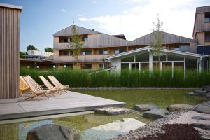 Ruhe und Muße findet man in der Gartenanlage. – Foto: Hotel Tannenhof