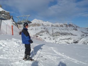 Für sportlich orientierte Skifahrer ist Arabba ein geeigneter Platz für vielfältige Exkursionen. - Foto: Birgit Weichmann