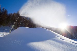 Die Schneekanonen arbeiten teilweise Tag und Nacht. - Foto: Dolomiti Superski