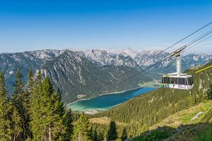 Auch von oben gigantisch – der Achensee in Tirol. – Foto: Achensee Tourismus