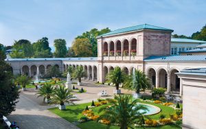 Erstmals genutzt wurde der im klassischen Stil errichtete Arkadenbau im Jahr 1838. - Foto: Staatsbad Bad Kissingen GmbH / Heji Shin