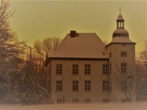 Haus Voerde, ein Wasserschloss wie Haus Wohnung, auch einst Adelssitz, jetzt Standesamt der Stadt Voerde.