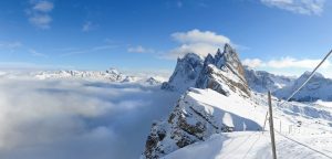 Wie scharfe Zähne ragen die Felszacken der Dolomiten in den Himmel. – Foto: Val Gardena-Grödental | Diego Moroder