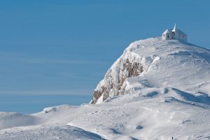 Winterlandschaft im Naturpark Dobratsch. – Foto: Region Villach Tourismus / Adrian Hipp