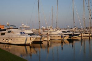 Auch die Boote im Yachthafen können sich sehen lassen. – Foto: Frank Heinzl