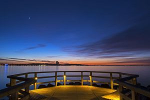 Sonnenuntergangs-Stimmung am Niendorfer Hafen. – TSNT GmbH