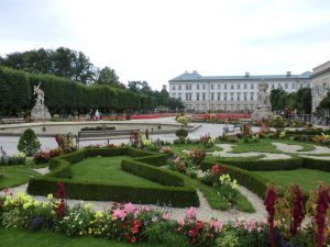 Die berühmte Gartenanlage des Schlosses Mirabell ist ein „echtes“ Gartendenkmal mitten in Salzburg. – Foto: Dieter Warnick