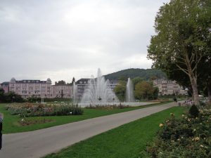 Bad Kissingen hat rund 120 Rosensorten und etwa 10 000 Rosenstöcke im Rosengarten. – Foto: Dieter Warnick