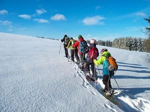 Schneeschuhwanderer fühlen sich am Ochsenkopf richtig gut aufgehoben. – Foto: Manfred Sieber