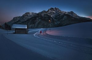 Nachtlanglauf: Dank der neuen Photovoltaik-Anlage ist dies im Pillerseetal auch energiesparend möglich. - Foto: rolart-images