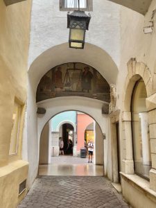 Auch das Waaghaus und die Waaggasse muss der Bozen-Besucher gesehen haben. – Foto: Verkehrsamt der Stadt Bozen