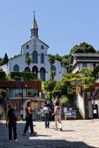 Die Oura-Kathedrale hat die Atomkatastrophe fast unversehrt überstanden. Sie ist heute nicht nur touristisches Ziel, sondern auch ein Ort des gelebten Glaubens. – Foto: Hans Nagel