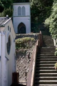 Klosteranlagen bei der Oura-Kathedrale. Im Kloster ist heute ein Museum zur Geschichte des katholischen Glaubens auf Kyushu untergebracht. – Foto: Hans Nagel