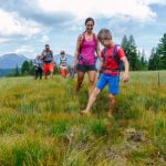 Barfuß durch das Hochmoor. – Foto: Attisani