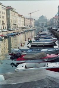 Der Canal Grande im Stadtzentrum ist der einzige schiffbare Kanal in Triest und war einst ein wichtiger Knotenpunkt des Handelsimperiums der Stadt. – Archivfoto Dieter Warnick