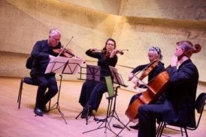 Das 2005 unter der Mitternachtssonne der Lofoten gegründete Engegård Quartett hat sich schnell zu einem der gefragtesten Ensembles Norwegens entwickelt. Ihre kühnen, frischen Interpretationen des klassischen Repertoires in Verbindung mit einer tiefen Verbundenheit zu ihren skandinavischen Wurzeln haben international viel Anerkennung gefunden. 2024 gastieren die Musiker in Blaibach. – Foto: Christian Palm