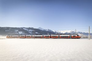 Die neue leistungsstarke ÖBB-Lok Taurus 1116 mit dem Namen „Osttirol“, die im Personen- und Güterverkehr eingesetzt wird, verkürzt die Anbindungen zwischen Lienz/Osttirol und Wien sowie Graz.- Foto: Harald Eisenberge