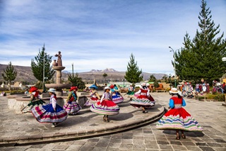 Folklore im Dorf Chivay. – Foto: Enrique Castro-Mendívil / PROMPERÚ
